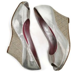 Lilly Pullitzer Resort Chic Silver Leather Peep-Toe Woven Wedge Heel Pumps